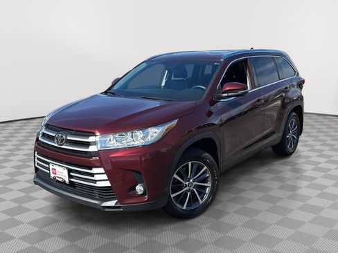 Used 2019 Toyota Highlander XLE image 1