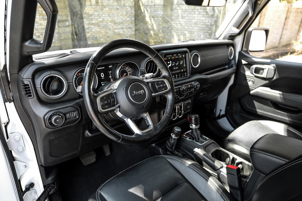 Used 2020 Jeep Wrangler Unlimited Sahara AWD/4WD image 25