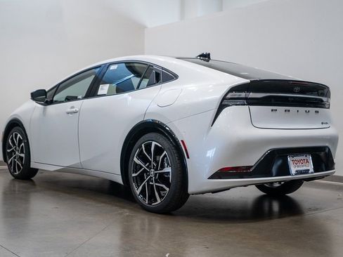 New 2026 Toyota Prius Plug-In Hybrid image 4