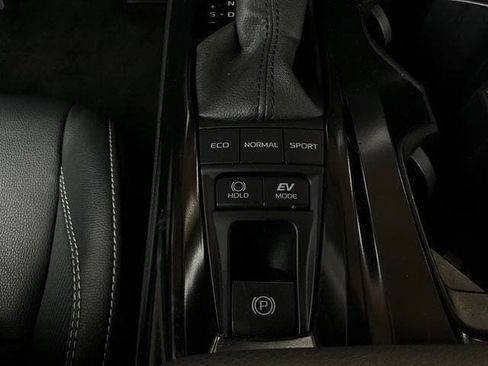 Used 2025 Toyota Camry SE FWD image 23