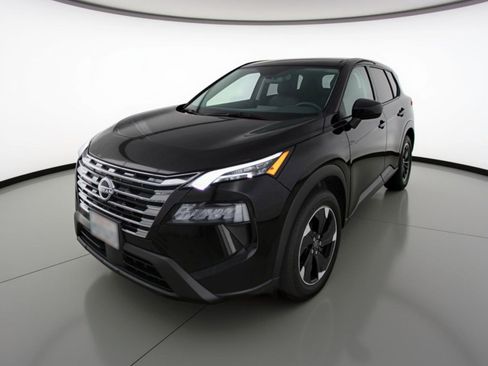 Used 2025 Nissan Rogue SV image 3