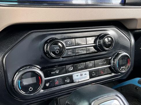 Certified 2023 Ford Bronco Wildtrak AWD/4WD image 31