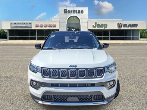 Used 2023 Jeep Compass Limited AWD/4WD image 5