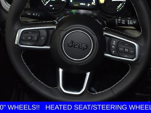 Used 2025 Jeep Wrangler Unlimited Sahara AWD/4WD image 24