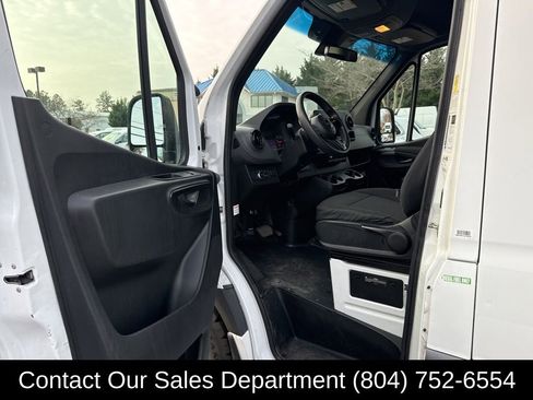 Used 2019 Freightliner Sprinter 170 image 10