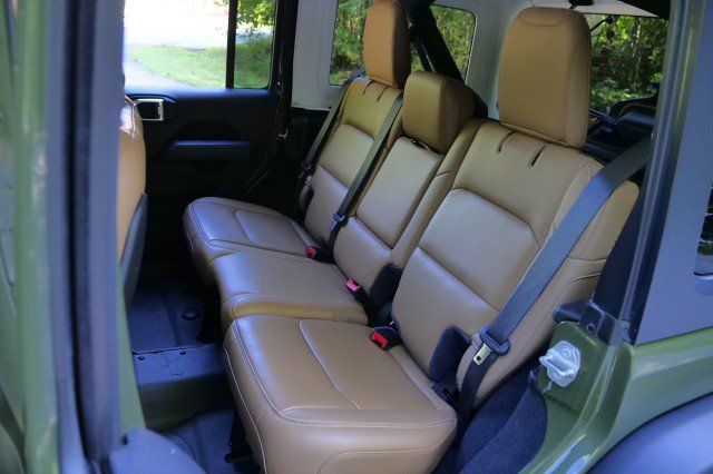Used 2021 Jeep Wrangler Unlimited Rubicon AWD/4WD image 22