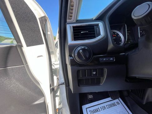 Used 2017 Nissan Titan S AWD/4WD image 18