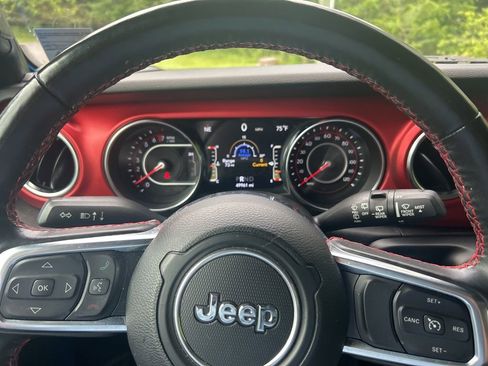 Used 2021 Jeep Wrangler Unlimited Rubicon w/ Xtreme Recon 35" Tire Package AWD/4WD image 12