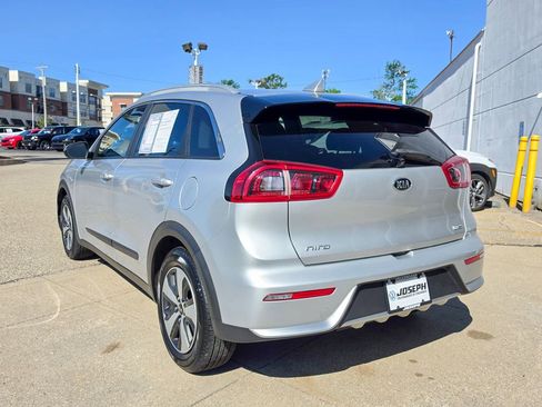 Used 2017 Kia Niro LX FWD image 3