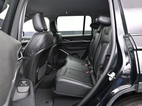 Used 2023 Jeep Grand Cherokee Limited w/ Black Appearance Package AWD/4WD image 23