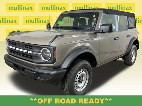 New 2025 Ford Bronco Base image 13
