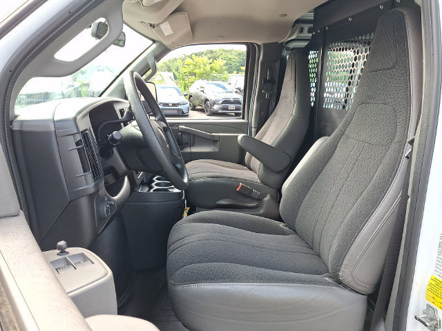 Used 2025 GMC Savana 2500 w/ Driver Convenience Package RWD image 2