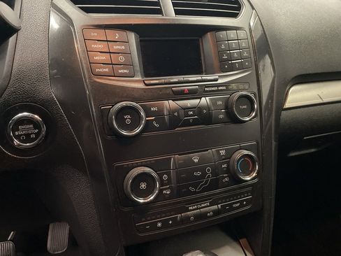 Used 2019 Ford Explorer XLT image 20