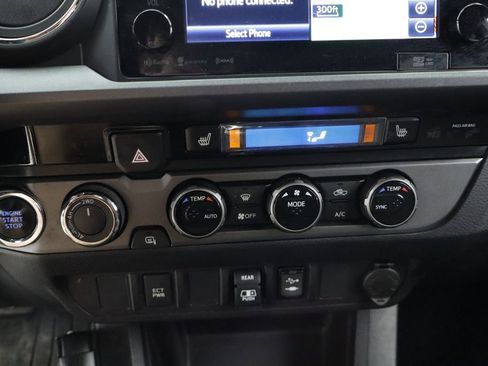 Used 2018 Toyota Tacoma TRD Off-Road AWD/4WD image 35
