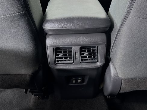 Used 2020 Toyota RAV4 XLE w/ Carpet Mat Package AWD/4WD image 24