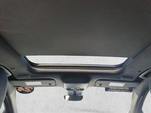 Used 2024 Chevrolet Traverse RS FWD image 21