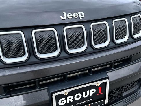 Used 2022 Jeep Compass Latitude FWD image 30
