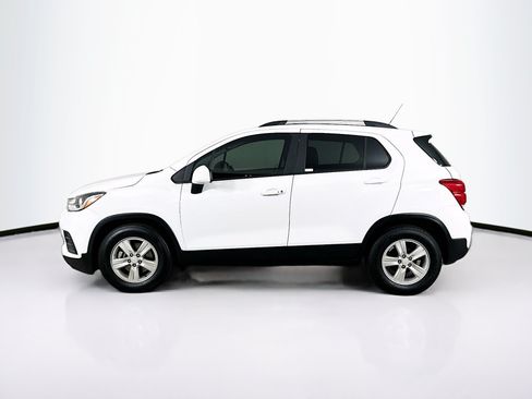 Used 2022 Chevrolet Trax LT w/ LT Convenience Package FWD image 4