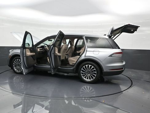 Used 2023 Lincoln Aviator Reserve image 37