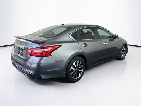 Used 2016 Nissan Altima 2.5 SL w/ 2.5 Technology w/LED Package FWD image 9