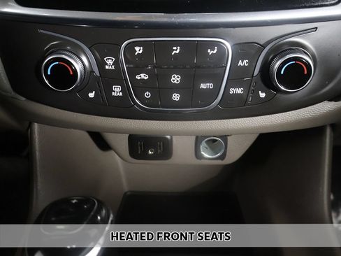 Used 2020 Chevrolet Traverse LT w/ Driver Confidence II Package AWD/4WD image 5