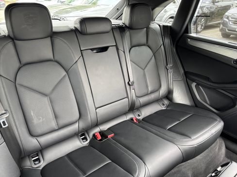 Used 2026 Porsche Macan AWD/4WD image 18