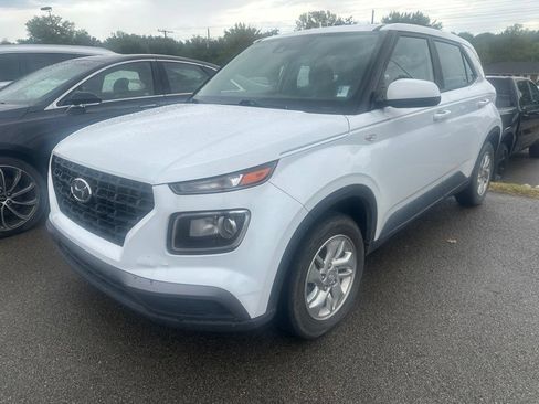 Used 2021 Hyundai Venue SE FWD image 1