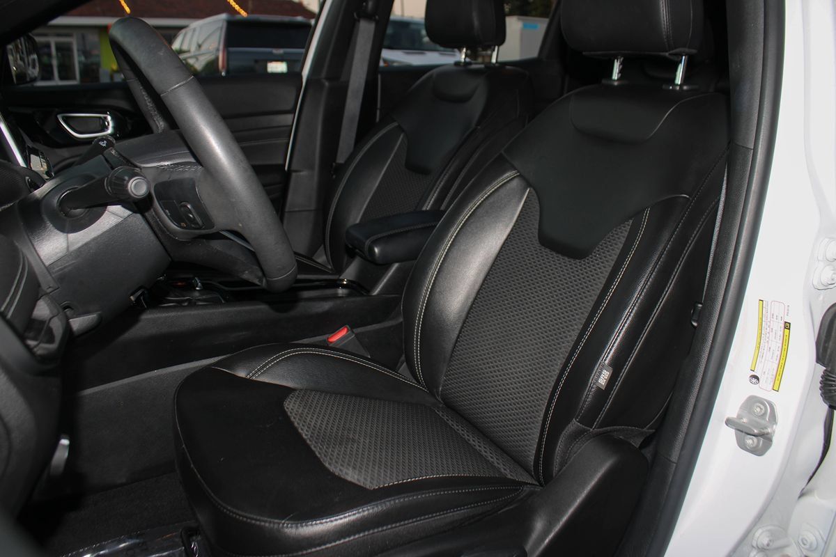 Used 2023 Jeep Compass Latitude AWD/4WD image 15