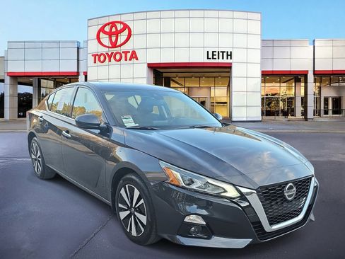 Used 2019 Nissan Altima 2.5 SV image 3