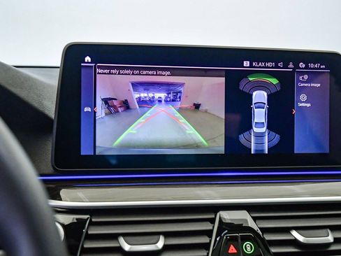 Certified 2022 BMW 530e w/ Premium Package image 27