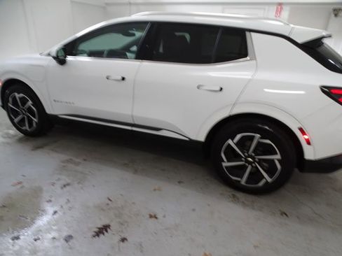 Used 2025 Chevrolet Equinox EV LT image 17