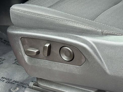 Used 2022 Chevrolet Silverado 1500 LT AWD/4WD image 26