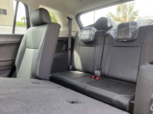 Used 2023 Volkswagen Tiguan SE FWD image 18