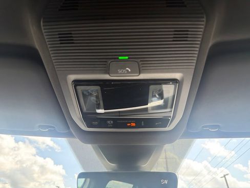 Used 2025 Volkswagen Atlas Cross Sport SE FWD image 22