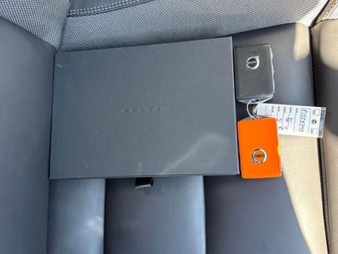 Used 2023 Volvo XC60 B5 Ultimate image 6