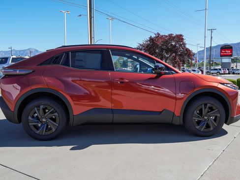 New 2026 Toyota C-HR AWD/4WD image 9