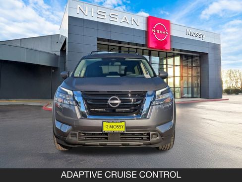 New 2025 Nissan Pathfinder SV image 4
