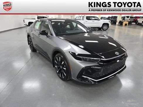 New 2026 Toyota Crown Platinum image 1