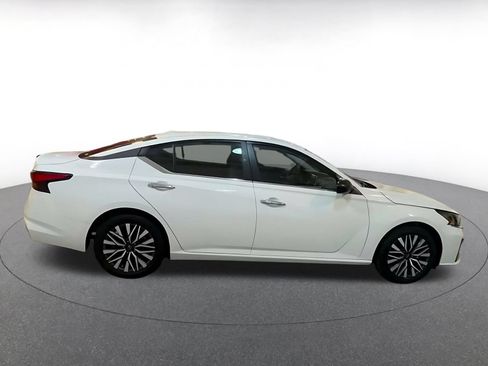 Used 2025 Nissan Altima 2.5 SV FWD image 16