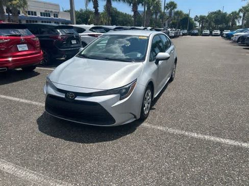 Used 2023 Toyota Corolla LE FWD image 4