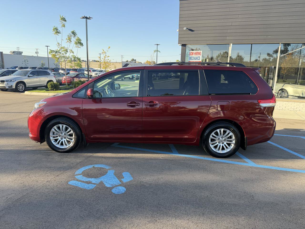 Used 2012 Toyota Sienna XLE FWD image 8
