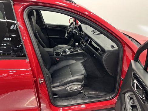 Certified 2026 Porsche Macan AWD/4WD image 42