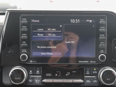 Used 2022 Toyota Highlander LE FWD image 15
