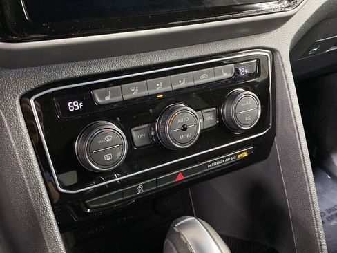 Used 2023 Volkswagen Atlas Cross Sport SEL R-Line image 21