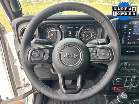 Used 2026 Jeep Gladiator Mojave AWD/4WD image 34
