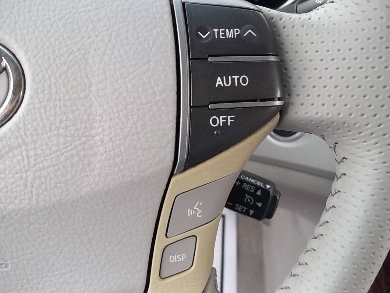 Used 2011 Toyota Avalon Limited FWD image 22