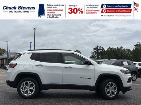 Used 2024 Jeep Compass Latitude AWD/4WD image 6