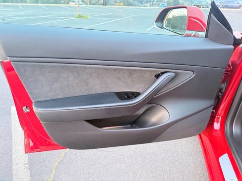 Used 2018 Tesla Model 3 Long Range image 9