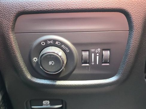 Used 2023 Jeep Grand Cherokee Limited AWD/4WD image 32