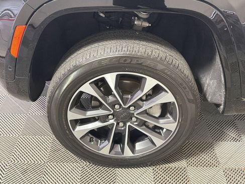 Used 2023 Jeep Grand Cherokee Overland w/ Luxury Tech Group IV image 12